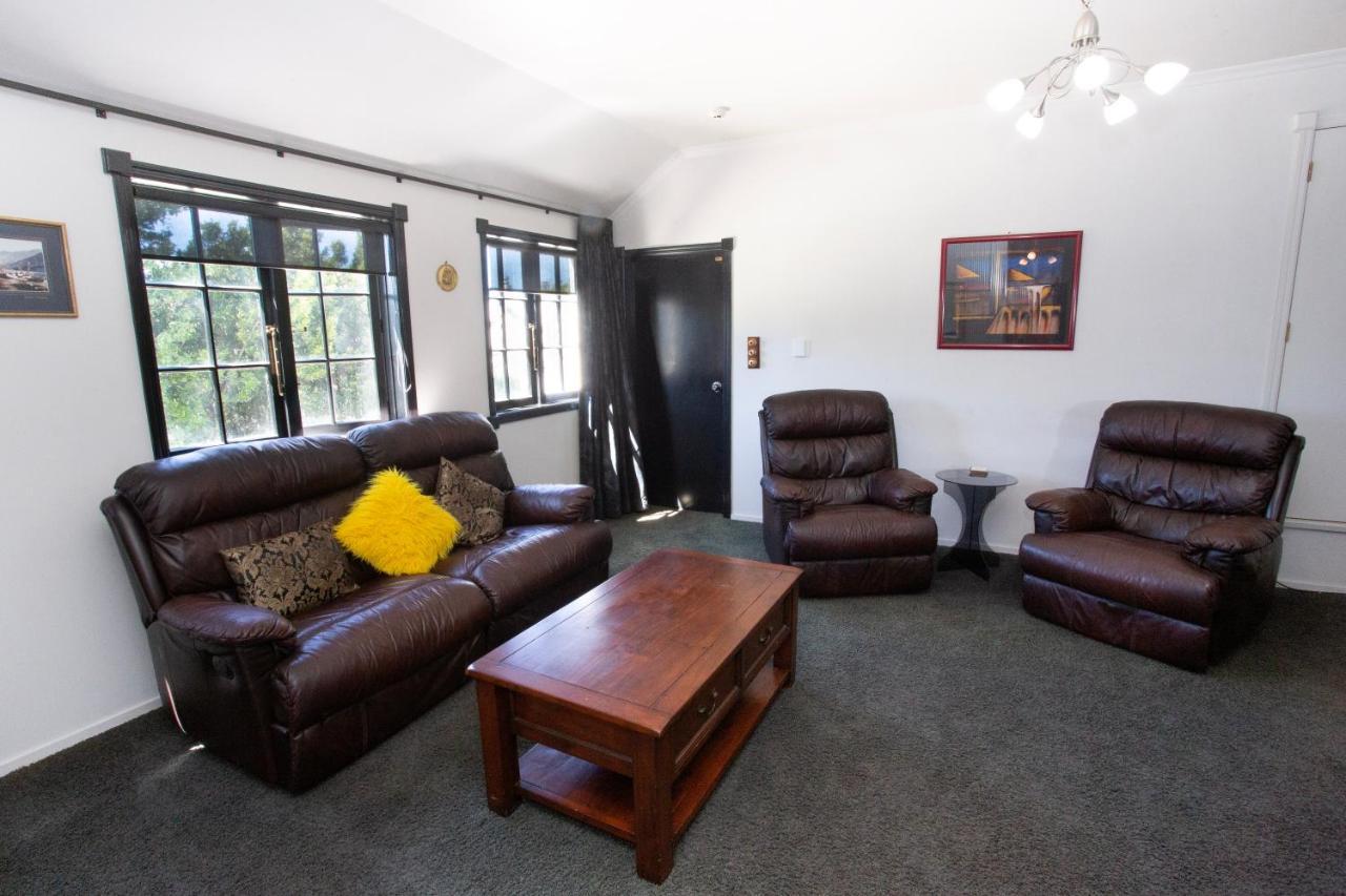 Cork And Keg Motel 4*